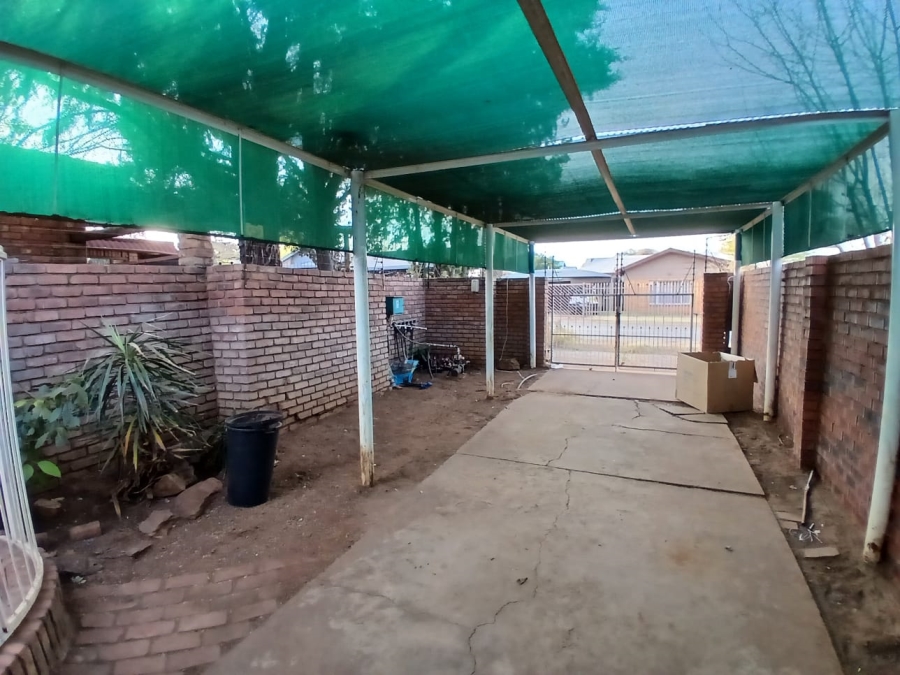 5 Bedroom Property for Sale in Kuruman Northern Cape
